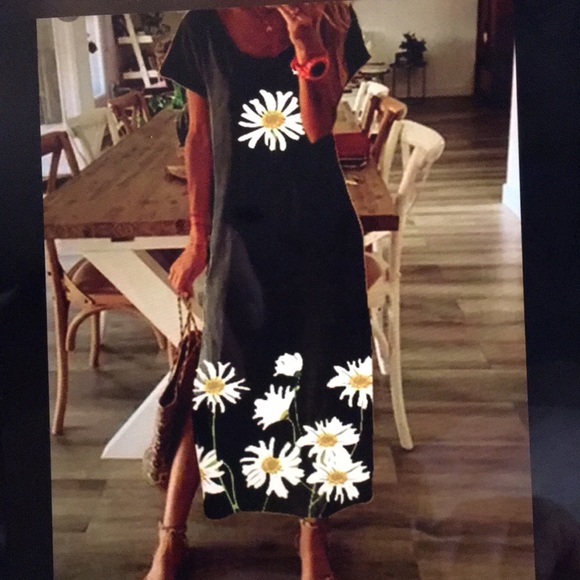 ☄️Any 2 for $10 ☄️
B3 Casual Floral Tunic Round Neckline A-line Dress. - Picture 4 of 6